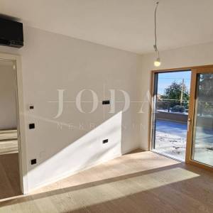 Kantrida - Luksuzan stan s privatnom okućnicom