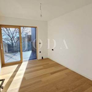 Kantrida - Luksuzan stan s privatnom okućnicom