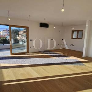 Kantrida, luksuzni penthouse s panoramskom terasom i tri garažna mjesta