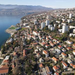 Kantrida, luksuzni penthouse s panoramskom terasom i tri garažna mjesta