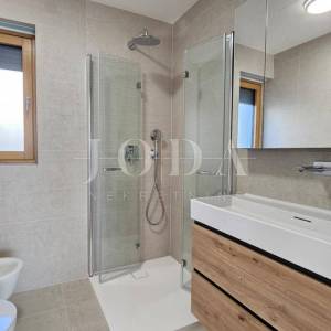 Kantrida, luksuzni penthouse s panoramskom terasom i tri garažna mjesta