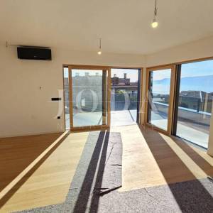 Kantrida, luksuzni penthouse s panoramskom terasom i tri garažna mjesta