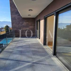 Kantrida, luksuzni penthouse s panoramskom terasom i tri garažna mjesta