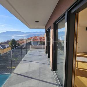 Kantrida, luksuzni penthouse s panoramskom terasom i tri garažna mjesta