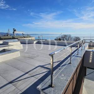 Kantrida, luksuzni penthouse s panoramskom terasom i tri garažna mjesta