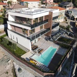 Kantrida, luksuzni penthouse s panoramskom terasom i tri garažna mjesta