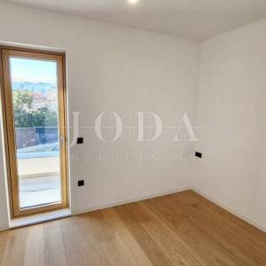 Kantrida, luksuzni penthouse s panoramskom terasom i tri garažna mjesta