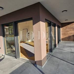 Kantrida, luksuzni penthouse s panoramskom terasom i tri garažna mjesta