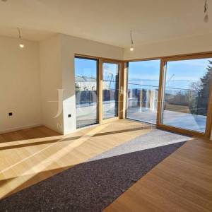 Kantrida, luksuzni penthouse s panoramskom terasom i tri garažna mjesta