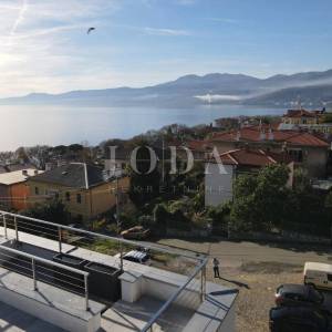 Kantrida, luksuzni penthouse s panoramskom terasom i tri garažna mjesta