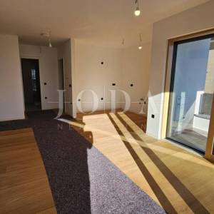 Kantrida, luksuzni penthouse s panoramskom terasom i tri garažna mjesta