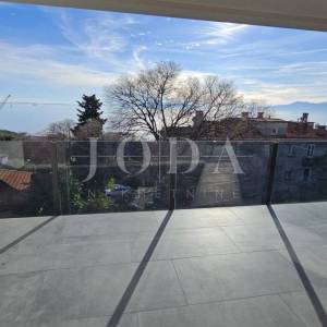 Kantrida, luksuzni penthouse s panoramskom terasom i tri garažna mjesta