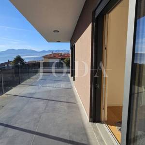 Kantrida, luksuzni penthouse s panoramskom terasom i tri garažna mjesta