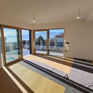 Kantrida, luksuzni penthouse s panoramskom terasom i tri garažna mjesta