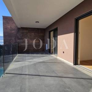 Kantrida, luksuzni penthouse s panoramskom terasom i tri garažna mjesta