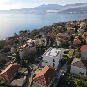 Kantrida, luksuzni penthouse s panoramskom terasom i tri garažna mjesta