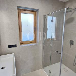 Kantrida, luksuzni penthouse s panoramskom terasom i tri garažna mjesta