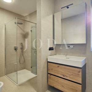 Kantrida, luksuzni penthouse s panoramskom terasom i tri garažna mjesta