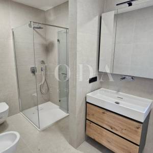 Kantrida, luksuzni penthouse s panoramskom terasom i tri garažna mjesta