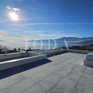 Kantrida, luksuzni penthouse s panoramskom terasom i tri garažna mjesta