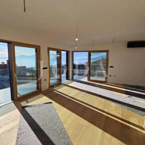 Kantrida, luksuzni penthouse s panoramskom terasom i tri garažna mjesta