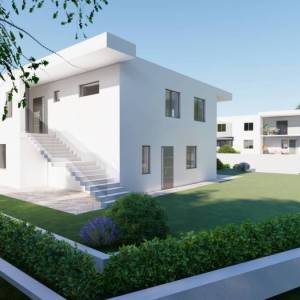 KASTAV – Prostrani trosobni stan s dnevnim boravkom, vrtom, garažom i spremištem, ukupne obračunske površine 142,07 m²