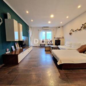 KASTAV - samostojeća kuća s tri stana