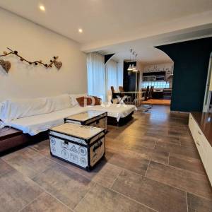 KASTAV - samostojeća kuća s tri stana