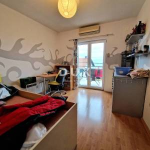 KASTAV - samostojeća kuća s tri stana