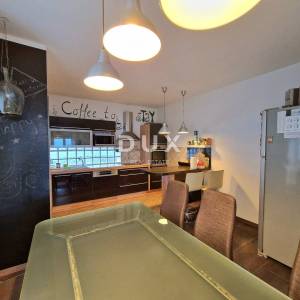 KASTAV - samostojeća kuća s tri stana