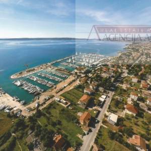 Kaštel Gomilica građevinsko M1 3200 m2 prvi red do mora