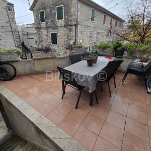 Kaštel Kambelovac, kamena kuća 50m od mora, prodaja