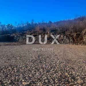 KLANA, ŠKALNICA - Građevinsko zemljište s pogledom na more. PRILIKA ZA INVESTICIJU!