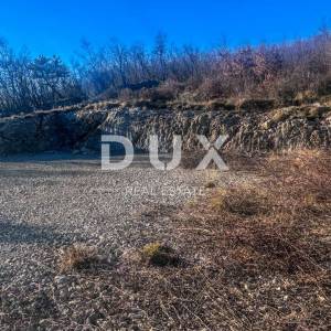 KLANA, ŠKALNICA - Građevinsko zemljište s pogledom na more. PRILIKA ZA INVESTICIJU!