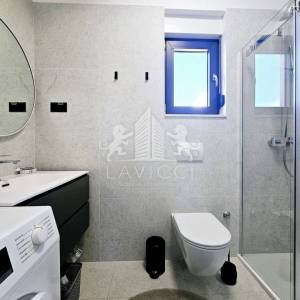 Komforan trosobni stan s krovnom terasom - Zadar, Petrići