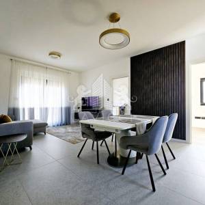 Komforan trosobni stan s krovnom terasom - Zadar, Petrići