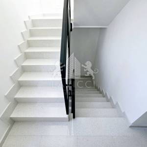 Komforan trosobni stan s krovnom terasom - Zadar, Petrići