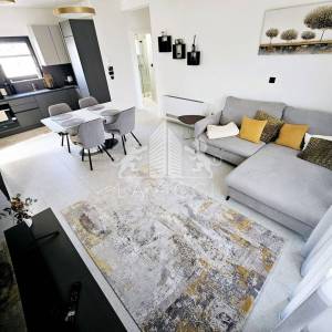 Komforan trosobni stan s krovnom terasom - Zadar, Petrići