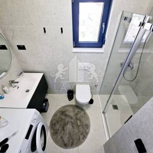 Komforan trosobni stan s krovnom terasom - Zadar, Petrići