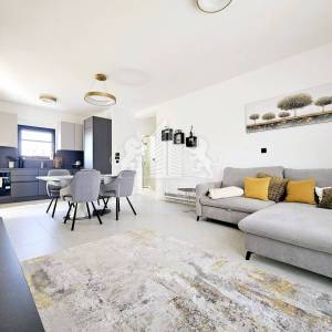 Komforan trosobni stan s krovnom terasom - Zadar, Petrići