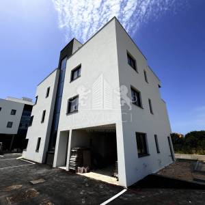 Komforni dvoetažni apartman s vrtom - Sukošan, Zadar