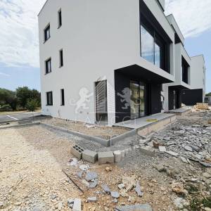 Komforni dvoetažni apartman s vrtom - Sukošan, Zadar