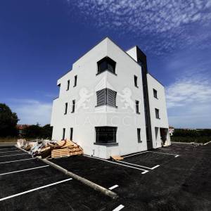 Komforni dvoetažni apartman s vrtom - Sukošan, Zadar