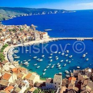 Komiža, Vis, trosoban stan u stambenoj zgradi