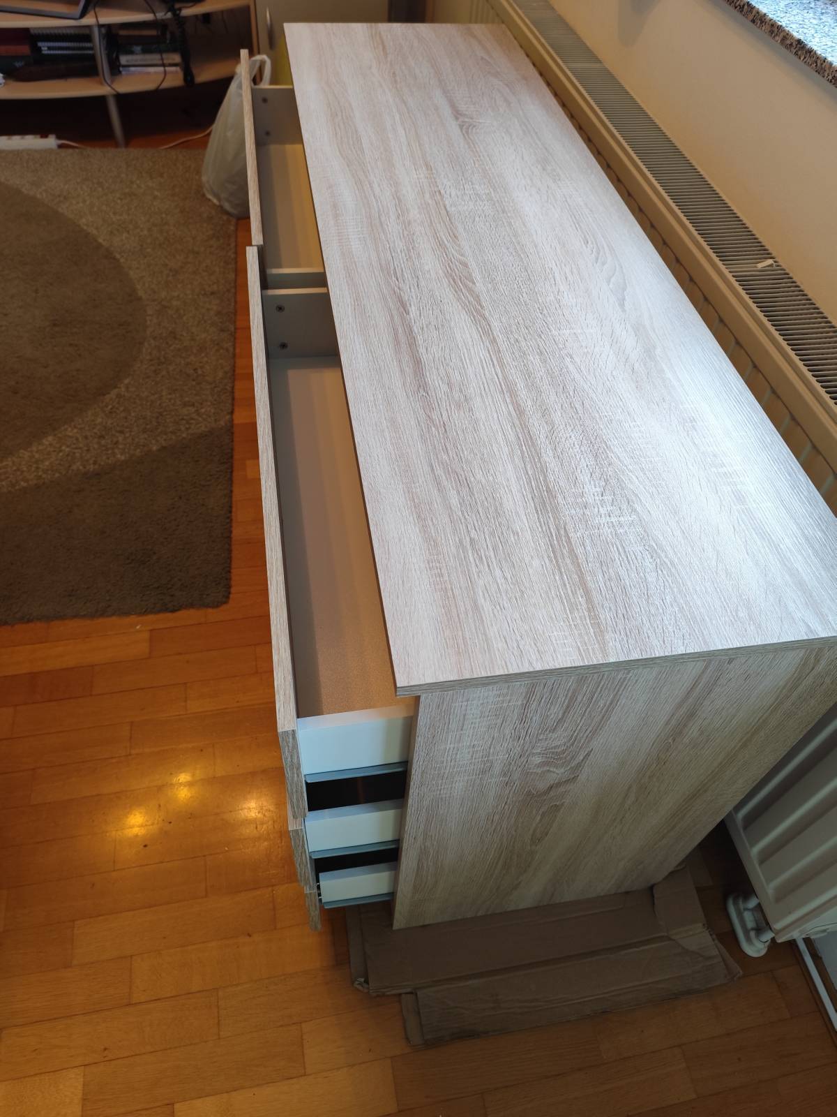 Komoda Sonama hrast nova za samo 120Eur