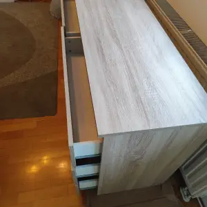Komoda Sonama hrast nova za samo 120Eur