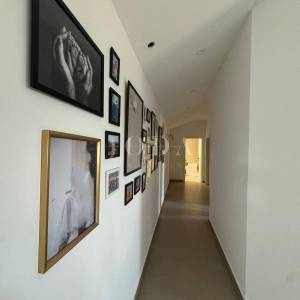 Kostrena - prostrana katnica s garažom i uređenim dvorištem