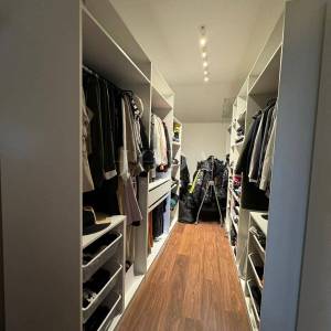 Kostrena - prostrana katnica s garažom i uređenim dvorištem