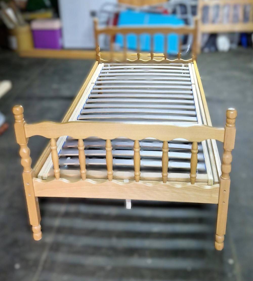 Kreveti sa podnicama 90x200 cm, Sveta Nedelja