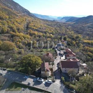 Križišće primorska kuća sa velikom okućnicom